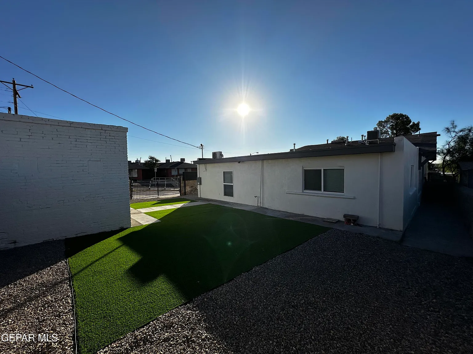 3 bed, 1100 sqft, $1,200 — Photo 3