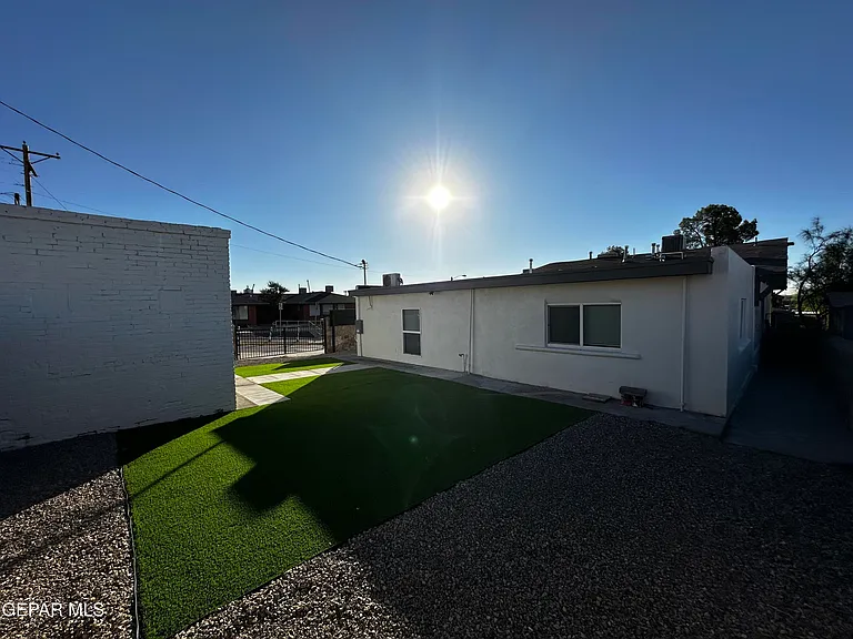 2531 Pershing Dr #A — Photo 3