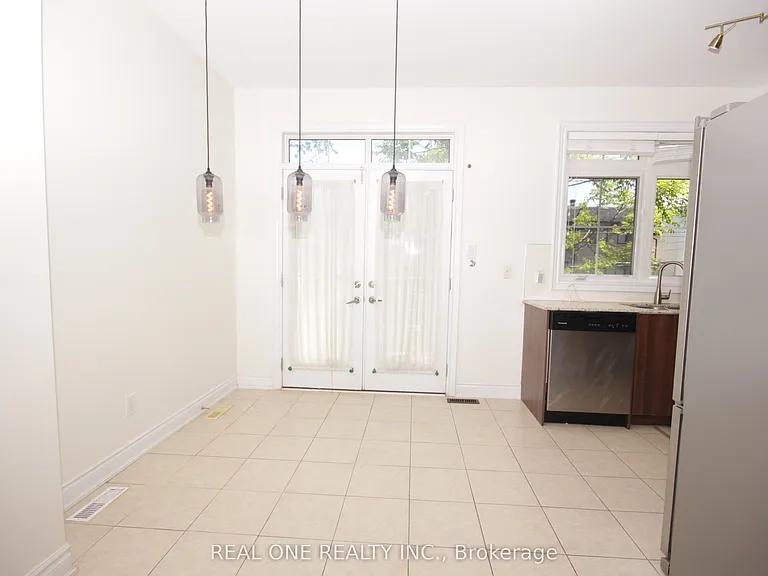 7 Slingsby Ln — Photo 8