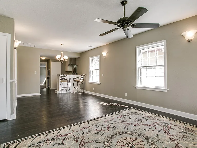 2921 Livingston Ave — Photo 4