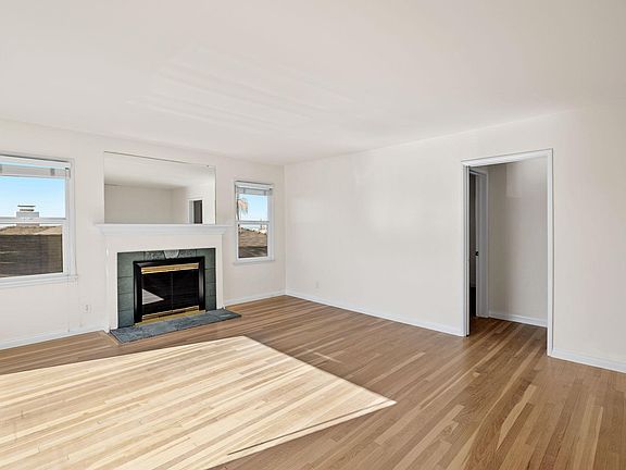Living Room with fireplace