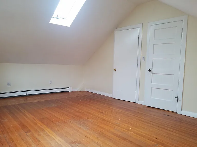 129 W Adams St — Photo 3