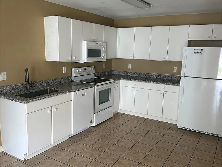 333 Bell Blvd S — Photo 2