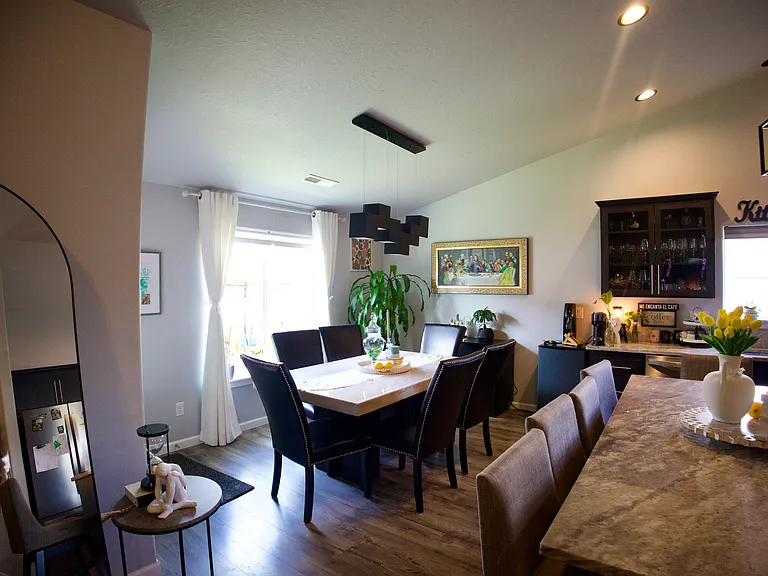 1283 Hazelnut Ct — Photo 2