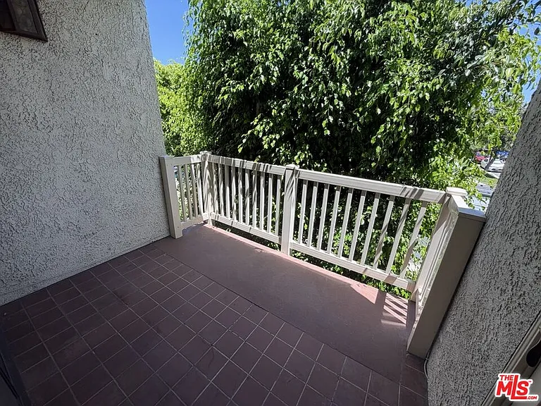 14315 Riverside Dr #210 — Photo 4