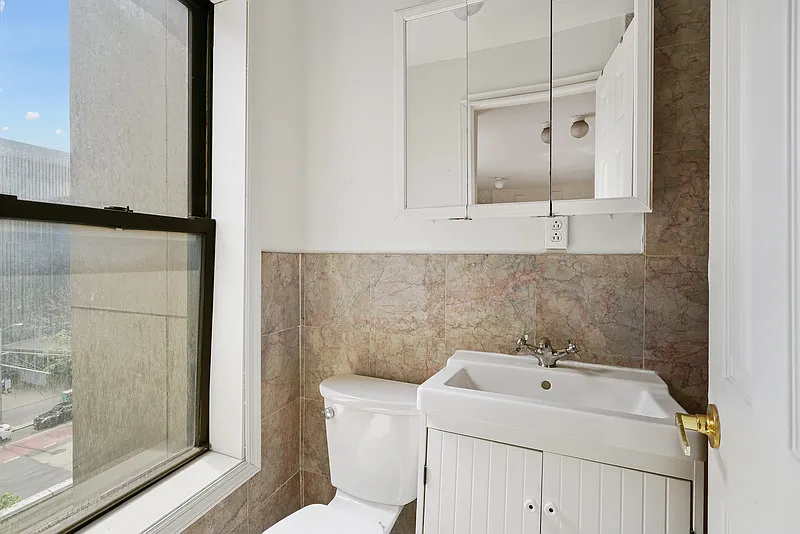 242 East Tenth Street — Photo 3