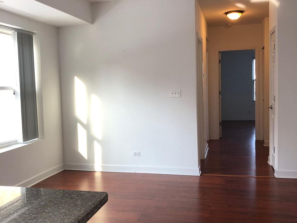 1st image of 3960 N Avondale Ave #2