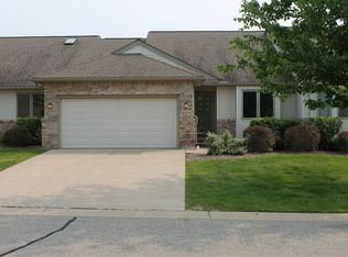 414 Cottonwood Ln, Saline, MI 48176