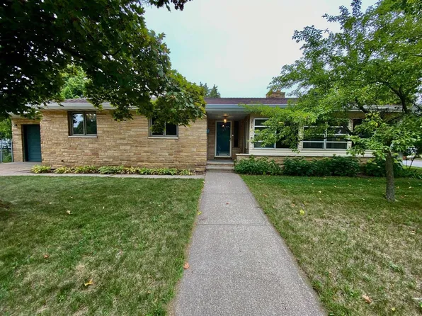 2816 MAIN STREET, Stevens Point, WI 54481