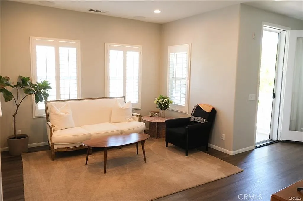 2 bed, 1293 sqft, $3,800 — Photo 3