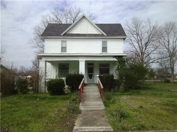 325 Nixon Ave, Lawrenceburg, TN 38464