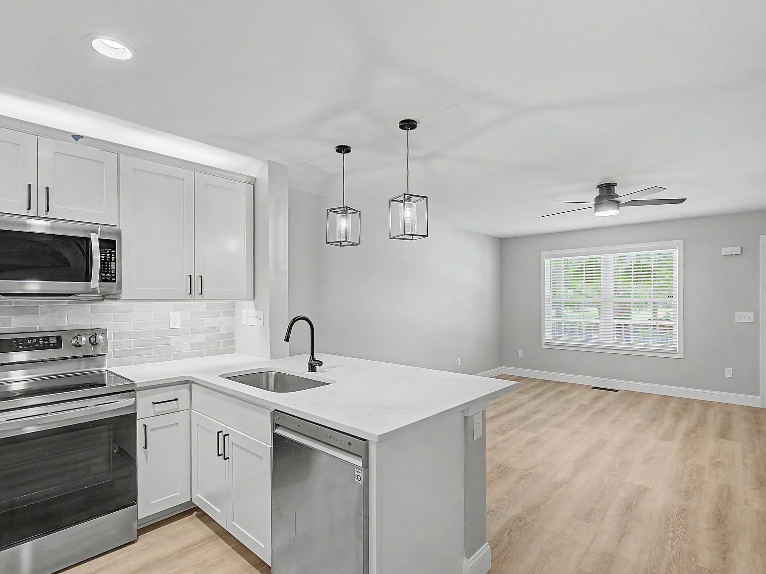 1512 E Henry St — Photo 2