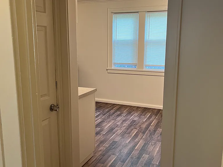 51 Middlesex Rd — Photo 7