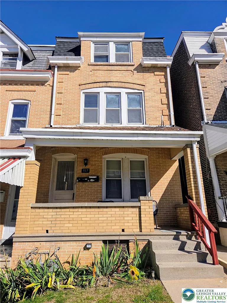 2 bed, 900 sqft, $1,400 — Photo 1