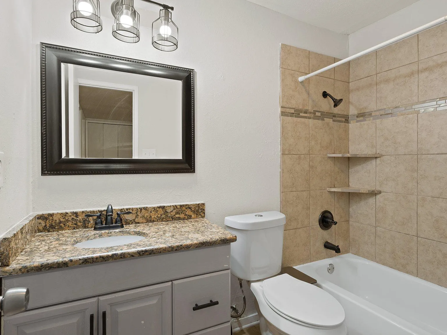 4 bed, 2.5 bath, 2199 sqft, $767 — Photo 2