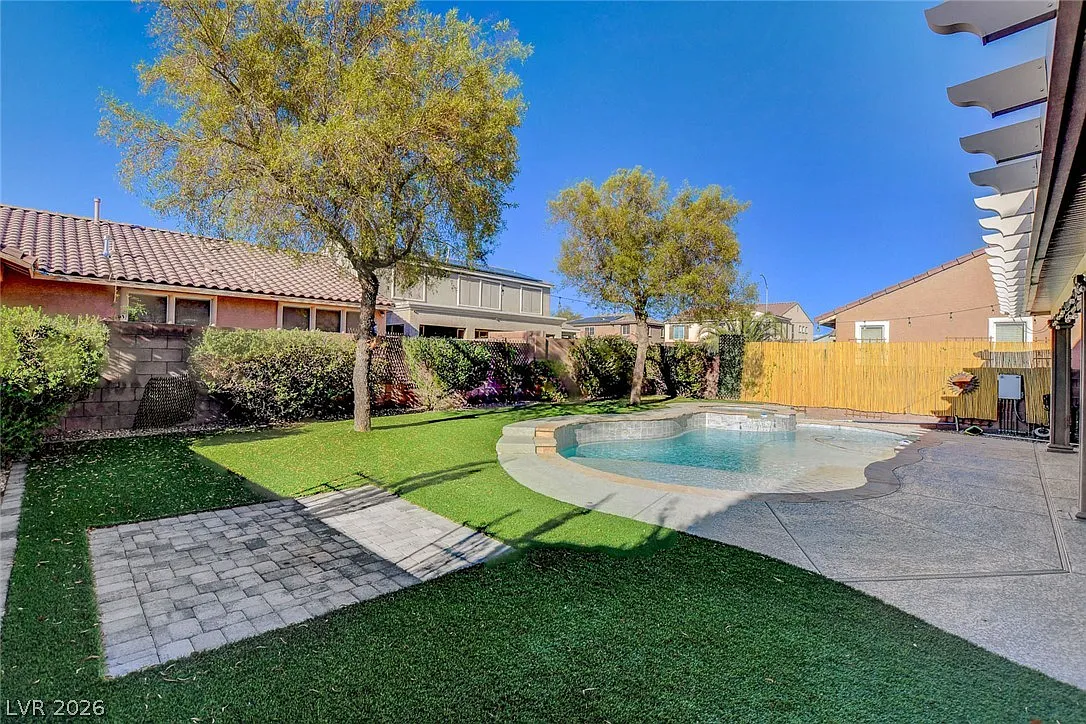 5 bed, 3.5 bath, 3092 sqft, $2,999 — Photo 3