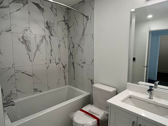 5th image of 22348 North Ave #316