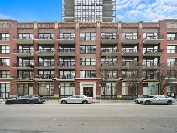 210 S Des Plaines St #2207, Chicago, IL 60607