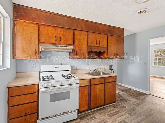 3rd image of 6521 Raymond Dr