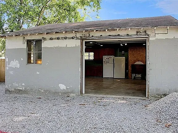 726 W Broadway St — Photo 20