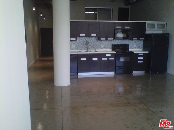 2nd image of 308 E 9th St APT 202