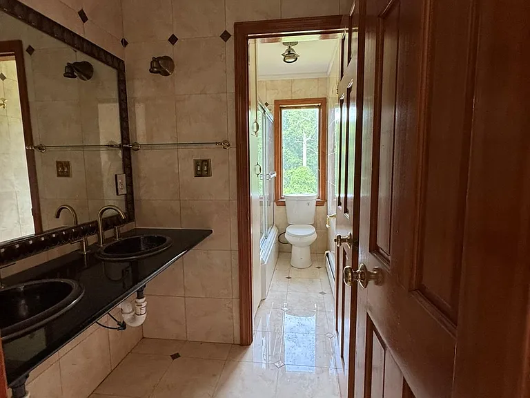 227 Beverly Rd — Photo 6