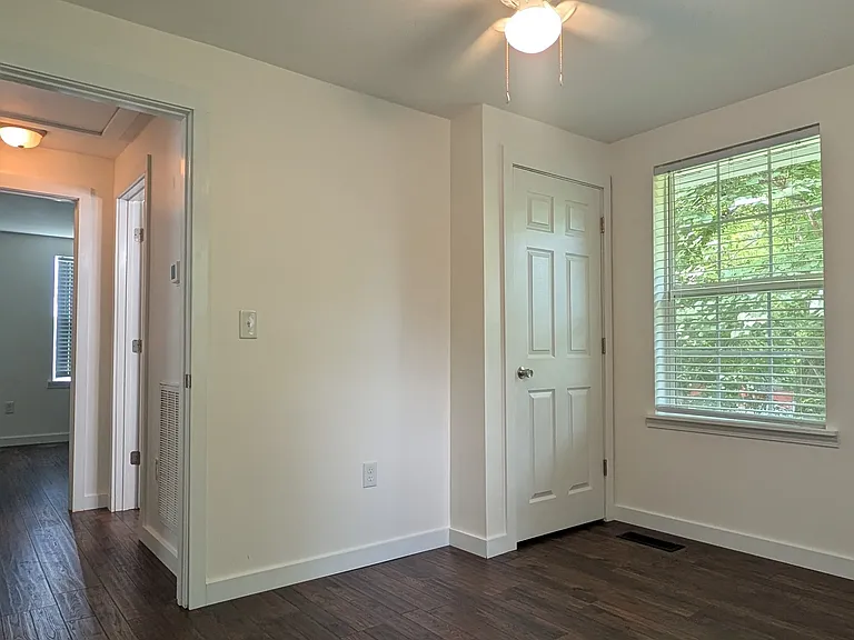 225 Smith St — Photo 10