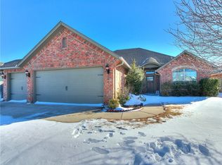 550 W Pine Rose Court Way, Mustang, OK 73064