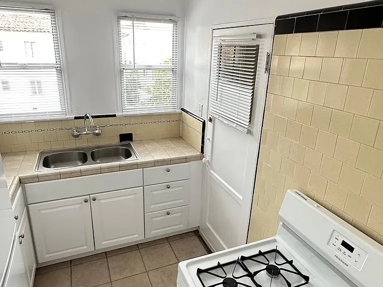 6001 Whitworth Dr #8 — Photo 20
