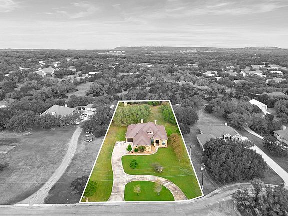 3rd image of 130 Circle Oak Drive