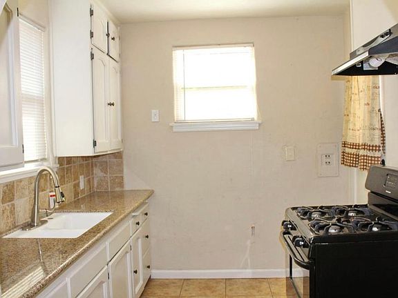 2nd image of 1127 E Vassar Ave