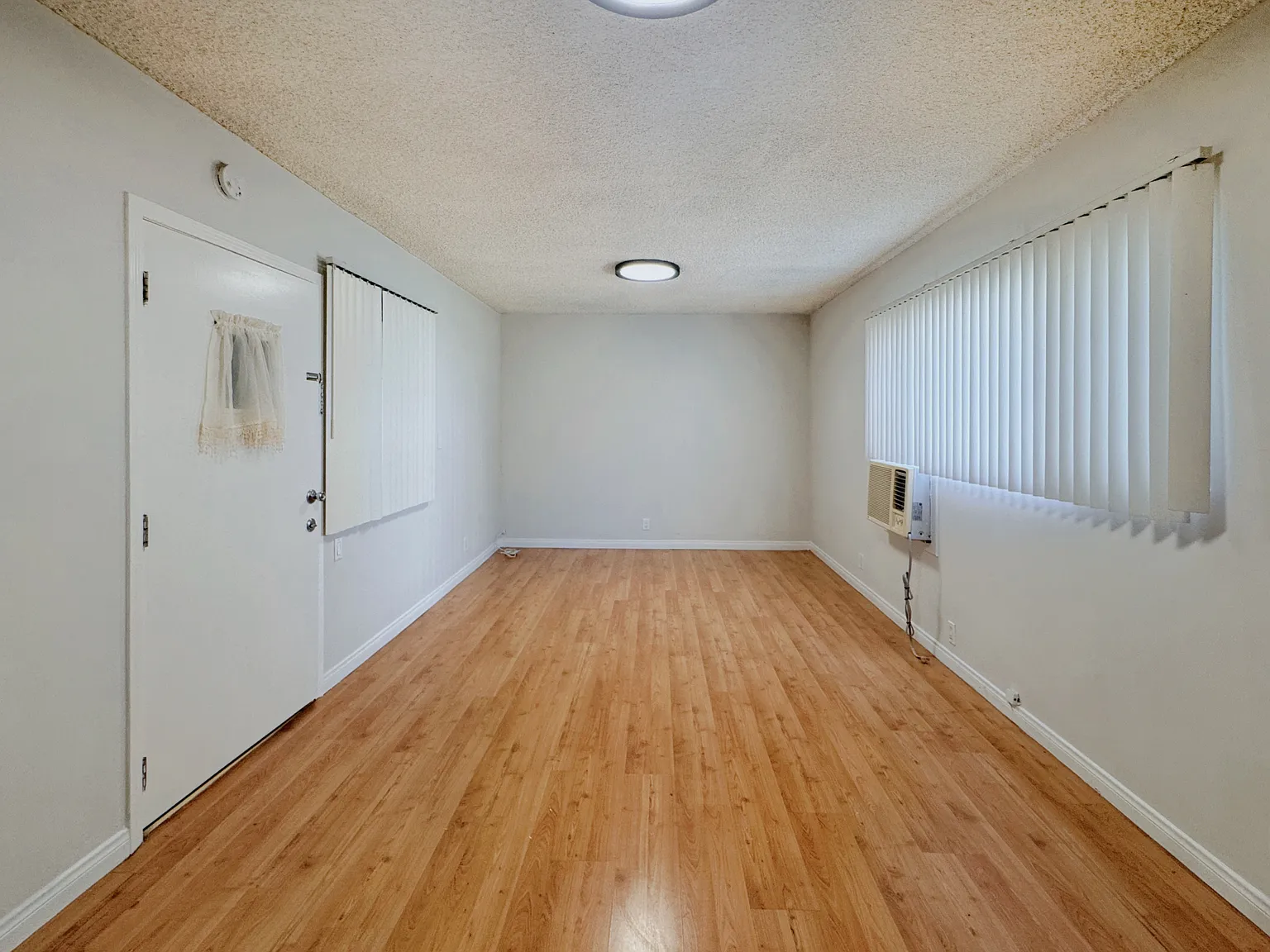 Studio, 475 sqft, $1,725 — Photo 2