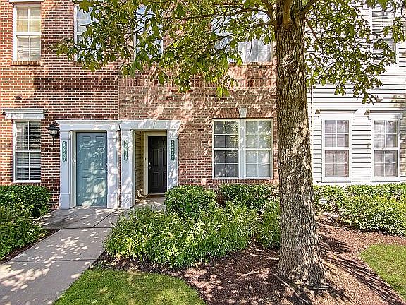 4th image of 42441 Rockrose Sq
