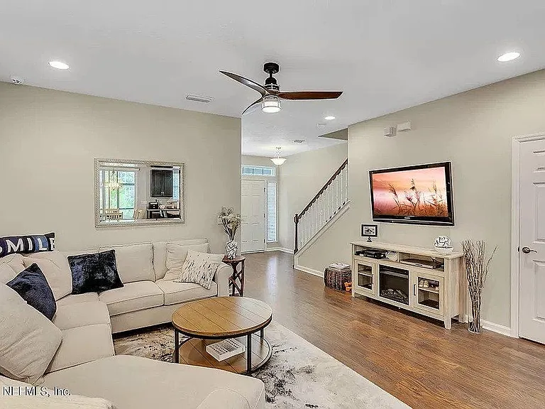 361 Richmond Dr — Photo 20