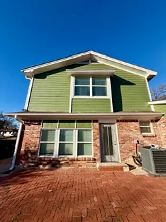 5800 Rockhill Rd — Photo 13