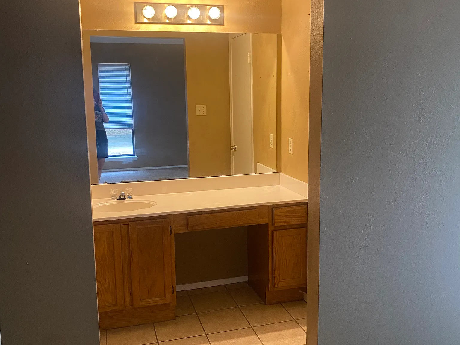 2 bed, 1100 sqft, $1,100 — Photo 4