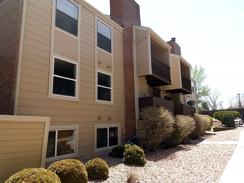15402 E Arizona Ave #202