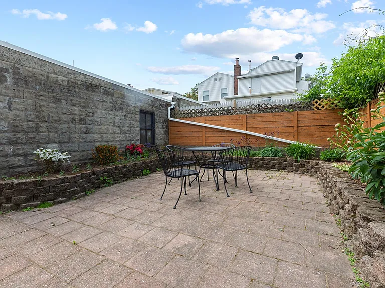 40 Otis St #1 — Photo 14