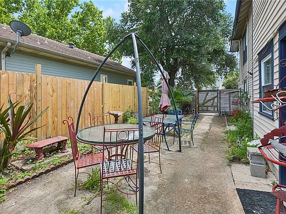 2nd image of 2911-13 Castiglione St
