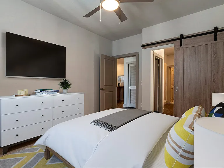 The Cosmopolitan Apartments — Photo 22