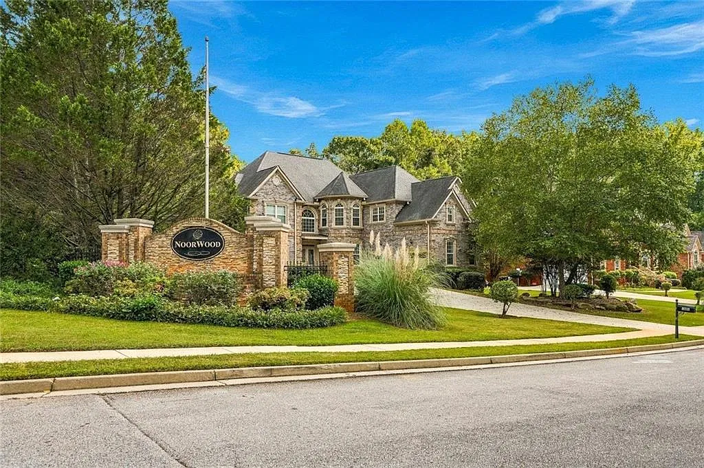 5 bed, 4.5 bath, 5860 sqft, $5,500 — Photo 3