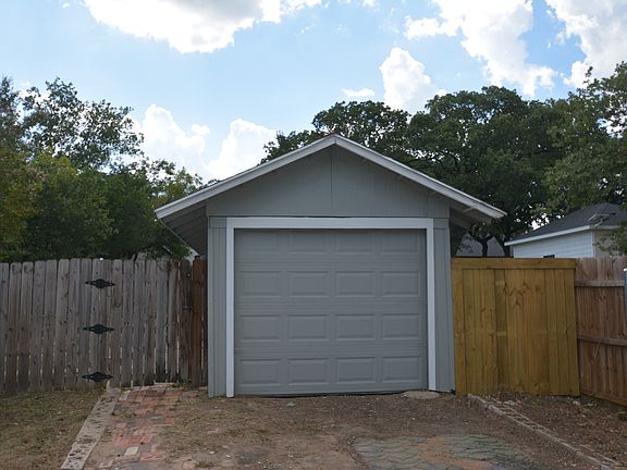 3rd image of 2925 Huron Trl