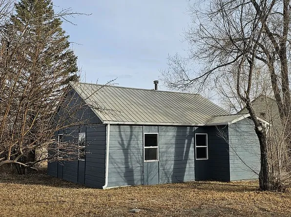 115 N Cherry St, Pavillion, WY 82523