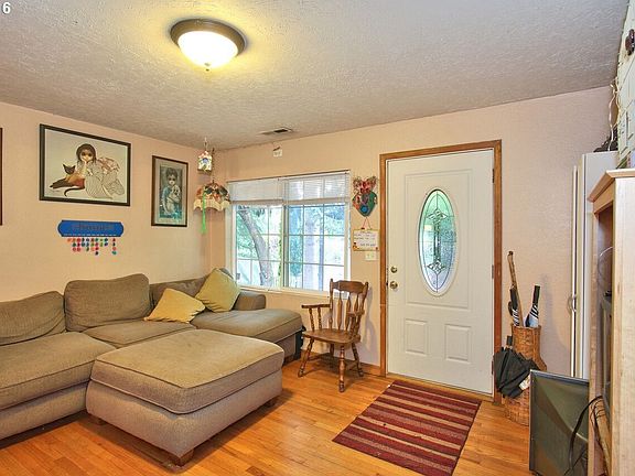 5th image of 3226 SE Sellwood St
