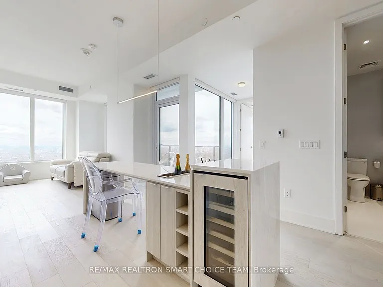 11 Yorkville Ave #5002 — Photo 20