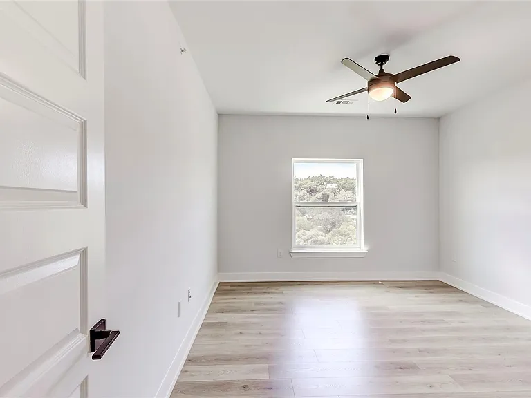 2500 Longview St #402 — Photo 20