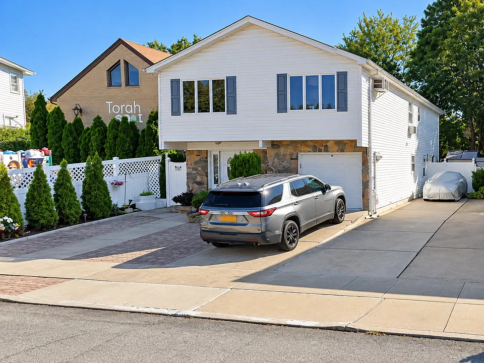 139 Getz Ave #2