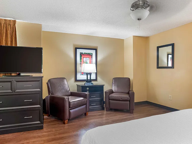 Deluxe Studio - 2 Full Beds