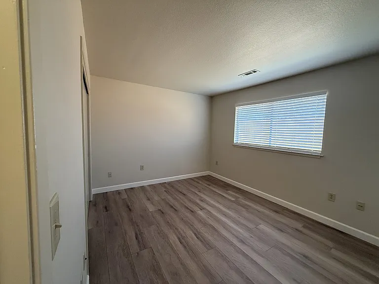 924 Wall St #E — Photo 8