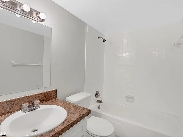1830 Maravilla Ave #401 — Photo 15